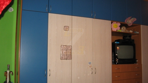 Πωλούνται 2 οροφοδιαμερίσματα στη Βρίσα Λέσβου.